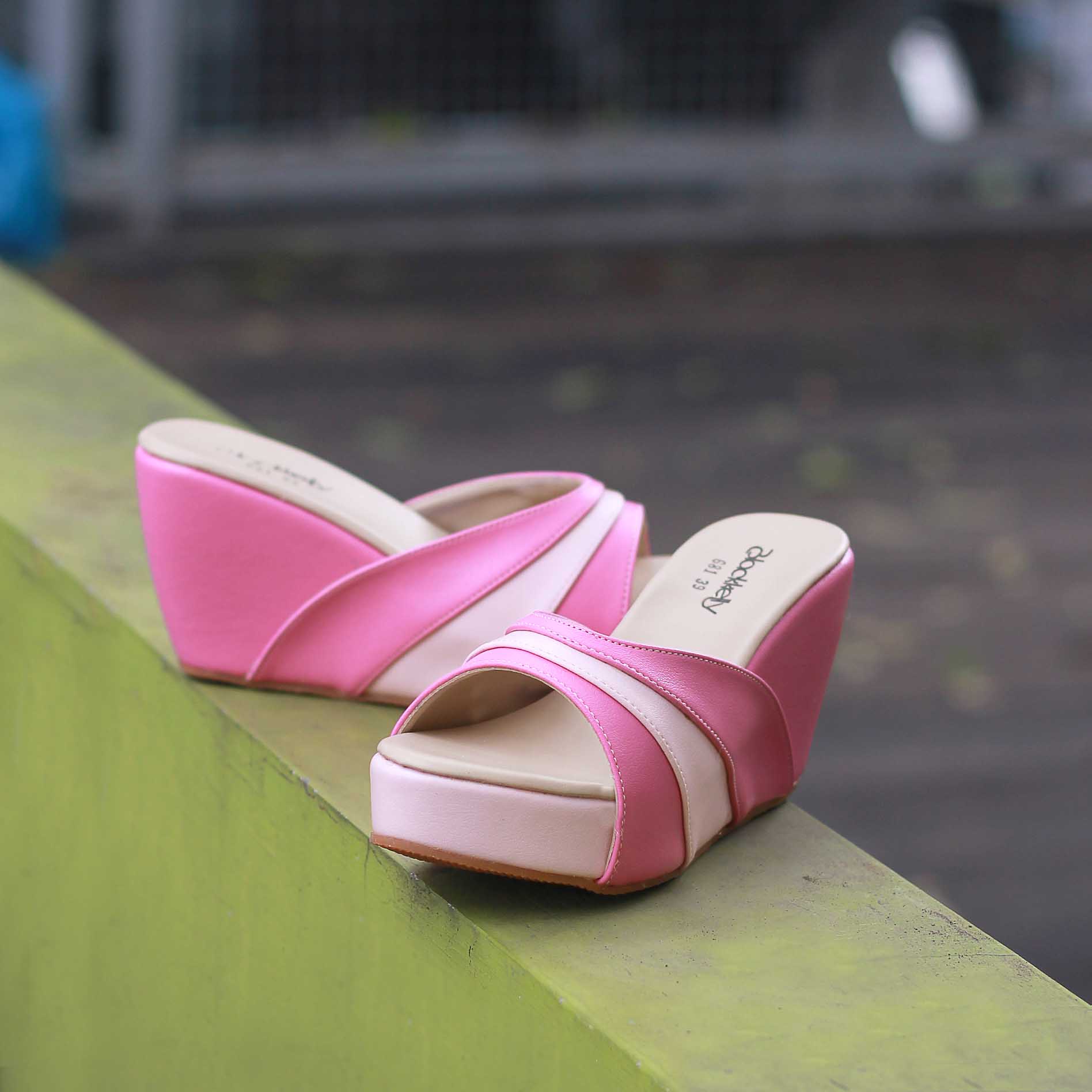 Sandal Wedges Wanita Blackkelly LPE 681