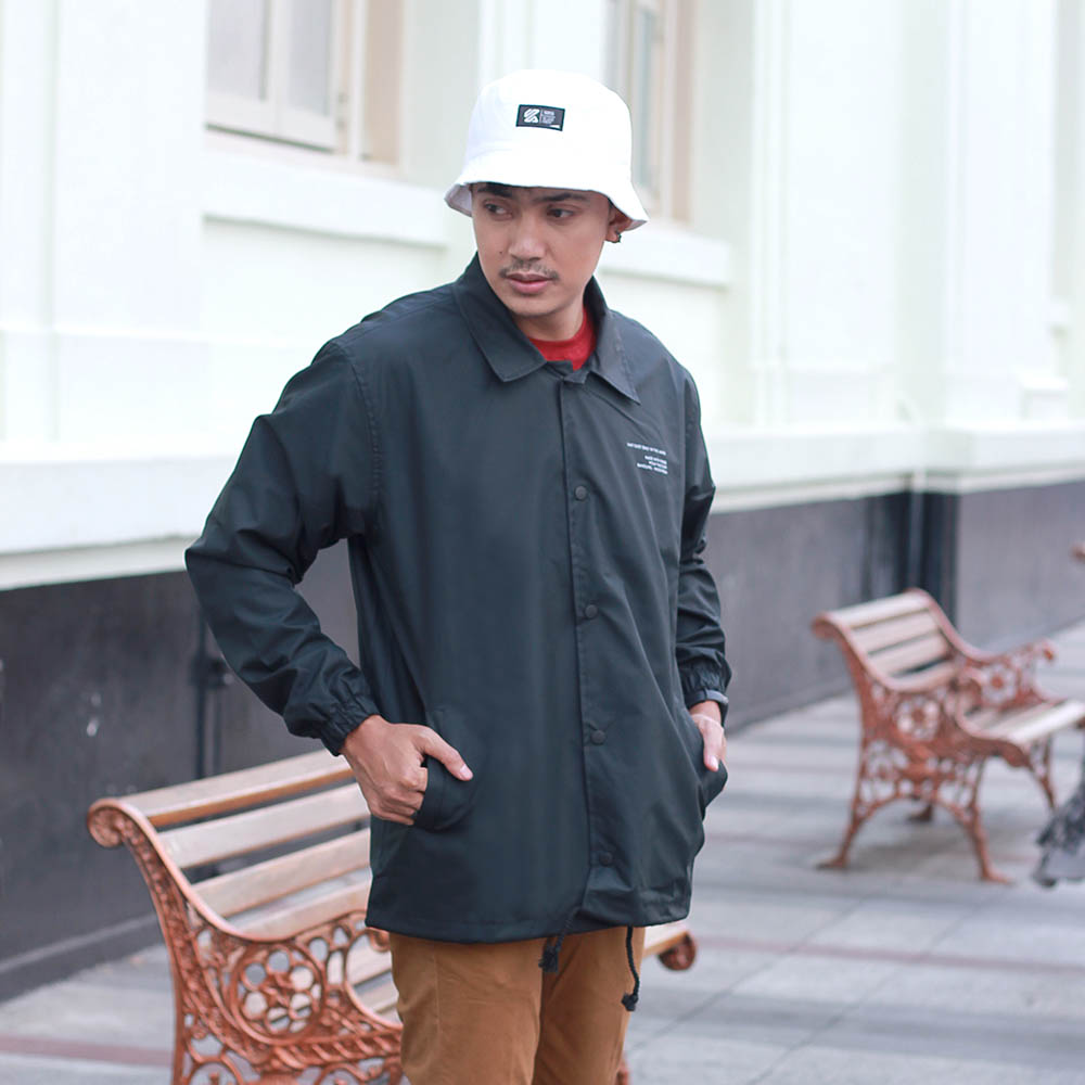 Jaket Coach Pria We-Wolv MV 331