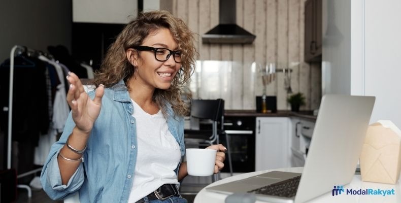 Investasi Online untuk Merintis Kesuksesan di Usia Muda