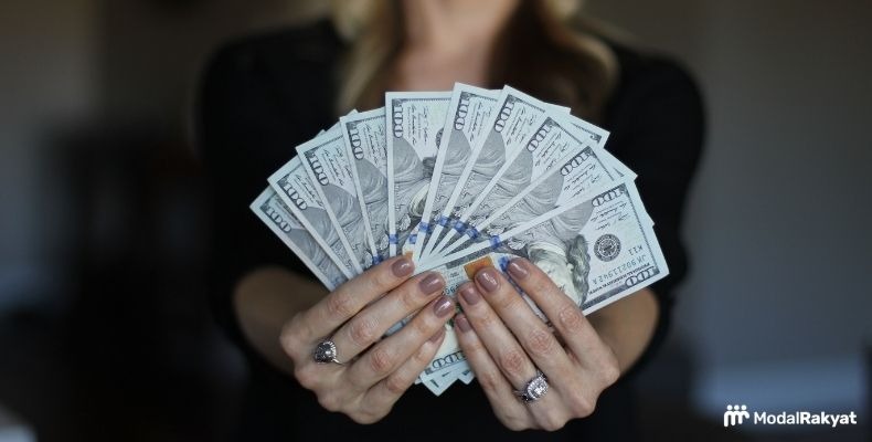 Be Creative, Menghasilkan Uang Bukan Cuma Soal Ijazah! Be Creative, Menghasilkan Uang Bukan Cuma Soal Ijazah!