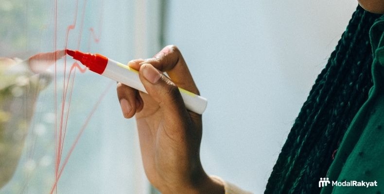 Pialang adalah: Pengertian, Jenis, dan Daftar Pialang Legal