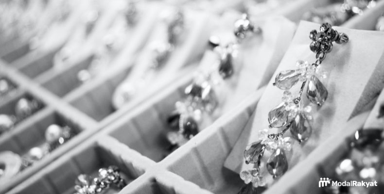 Emas‌ ‌Putih‌ ‌vs‌ ‌Emas‌ ‌Kuning‌ ‌untuk‌ ‌Investasi,‌ ‌Untung‌ ‌Mana?‌