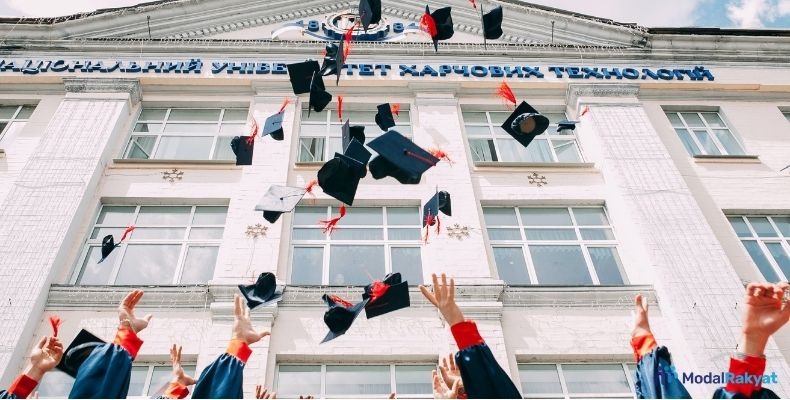 Tips Mempersiapkan Dana Pendidikan Anak untuk Keluarga Muda Tips Mempersiapkan Dana Pendidikan Anak untuk Keluarga Muda