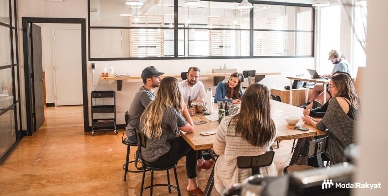 Hal yang Bisa Dilakukan di Hari Perpisahan Teman Kantor Hal yang Bisa Dilakukan di Hari Perpisahan Teman Kantor