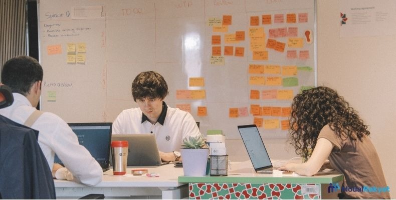 Metode Scrum: Pengertian, Manfaat, dan Tahapannya Metode Scrum: Pengertian, Manfaat, dan Tahapannya