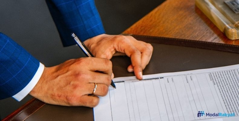 Perbedaan Kontrak Kerja PKWT dan PKWTT Perbedaan Kontrak Kerja PKWT dan PKWTT