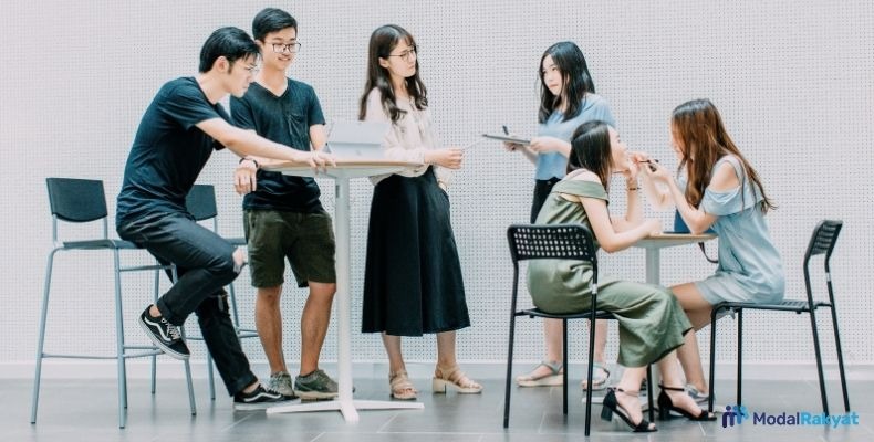 Komunikasi Bisnis: Pengertian, Jenis, dan Tips Menerapkannya Komunikasi Bisnis: Pengertian, Jenis, dan Tips Menerapkannya