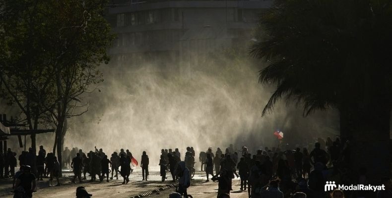 Krisis Moneter adalah: Pengertian, Ciri, dan Dampaknya