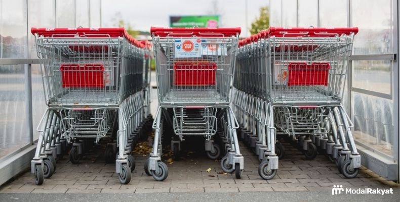 Ritel adalah: Pengertian, Karakteristik, Fungsi, Jenis, dan Contohnya Ritel adalah: Pengertian, Karakteristik, Fungsi, Jenis, dan Contohnya