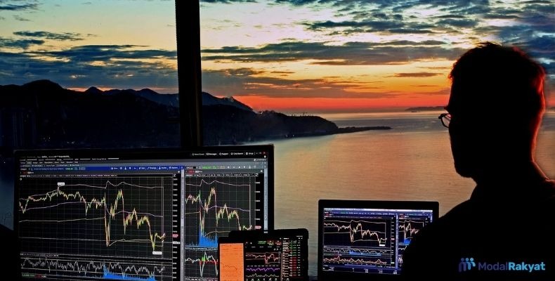 Belajar Investasi Saham? Di 10 Channel YouTube ini Aja! Belajar Investasi Saham? Di 10 Channel YouTube ini Aja!