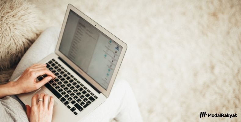 8 + 1 Cara Mendapatkan Uang dari Internet untuk Pemula 8 + 1 Cara Mendapatkan Uang dari Internet untuk Pemula