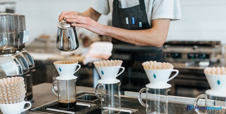 Bisnis Coffee Shop: Kelebihan dan Langkah Awal Memulainya Bisnis Coffee Shop: Kelebihan dan Langkah Awal Memulainya