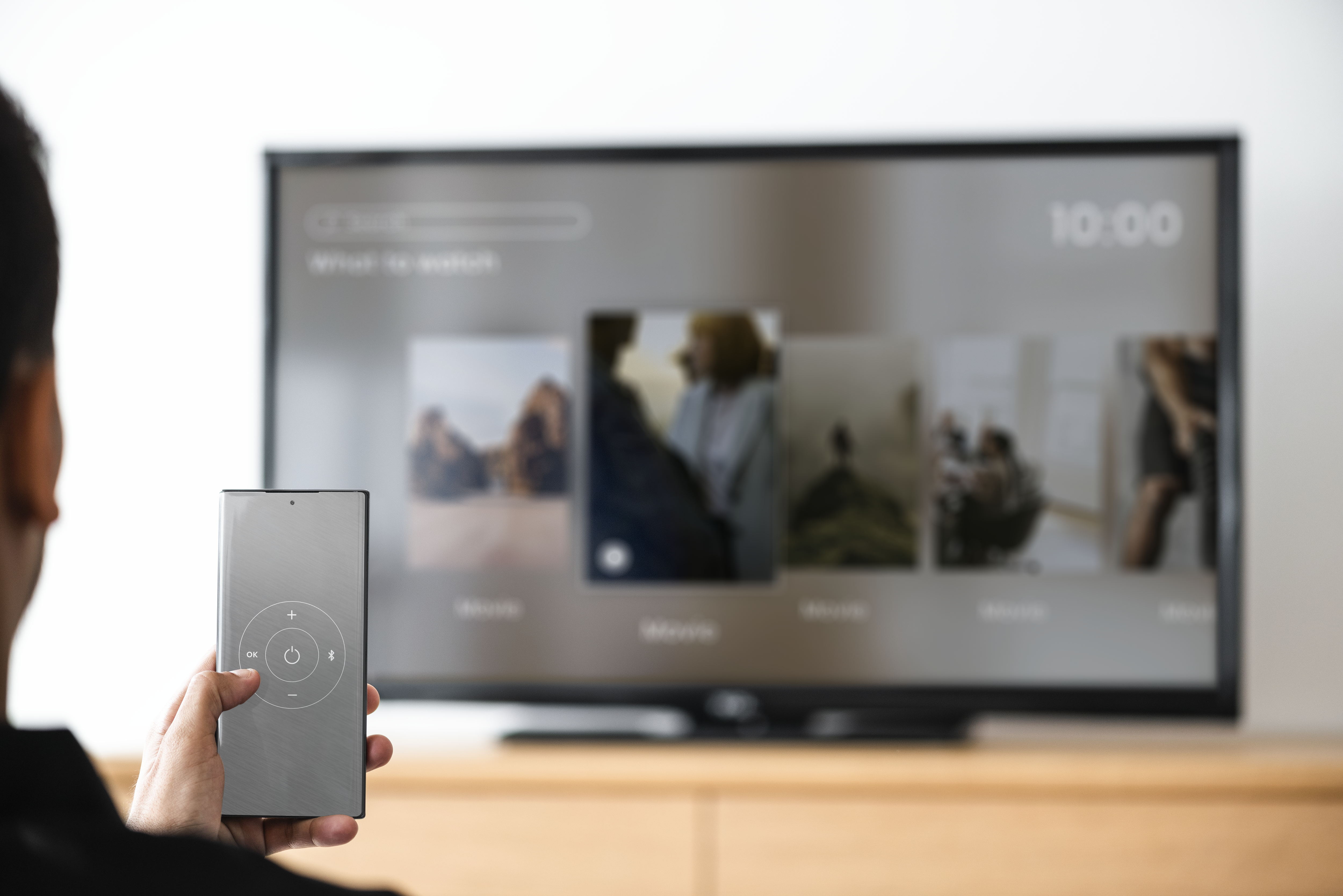 Menggunakan Smart TV