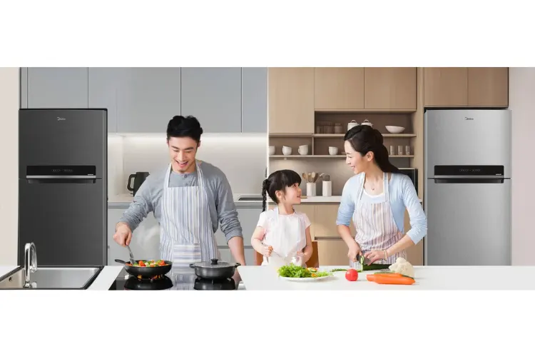 Keluarga Memasak di Dapur