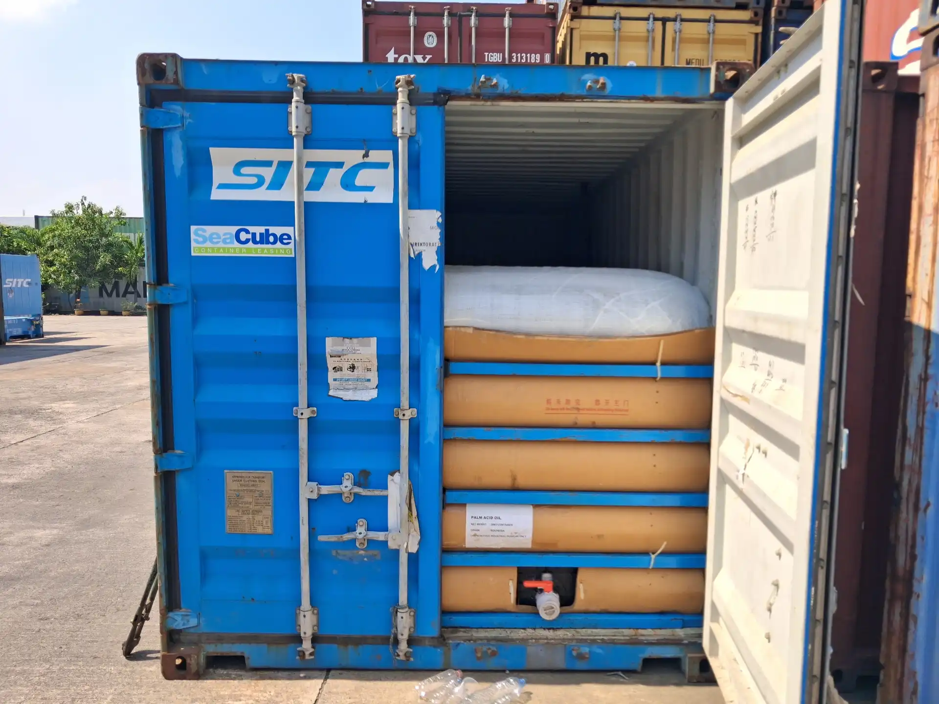 LOT 04 - Palm acid oil, tissue box, fruit tray, vase, pot, jar, basket, kettle, sleeping bag, dome tent, tool box, standing display (rak), spatula kayu, benang spun polyester, polyester satin ribbon, hook and loop (Velcro) 50mm & 25mm, gulungan pita tekstil, benang organza, webbing sling, gathering tape, benang tenun 20’S & 30’S berbagai warna