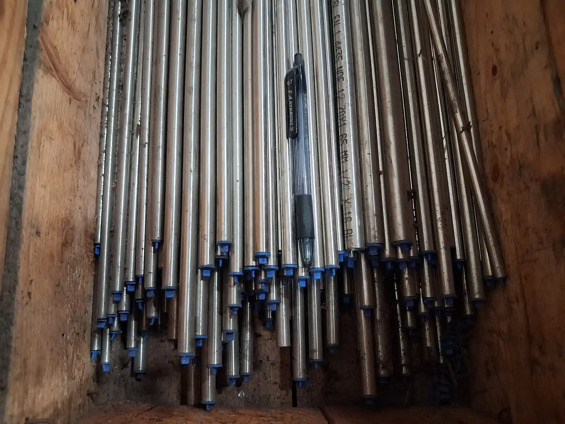 LOT 05 - Pipa hollow Sandvik, wall spike, pipa hollow stainless, alat press, motorcycle swing arm, wire rope, berbagai jenis bolt, screw, nut, washer, clamp, cage nut, flange bolt & nut, socket head cap bolt, machine screw, step bolt, retainer metal bolt/latch, decorative plate, wave washer, pengencang logam, PU wall board/sandwich panel