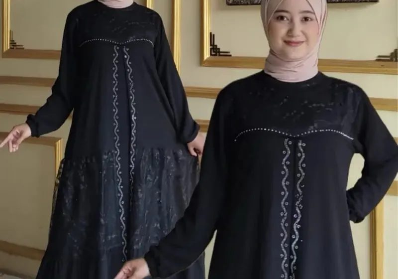Gamis Muslimah Hitam mix Brukat Elegant dengan Detail Lace Modern