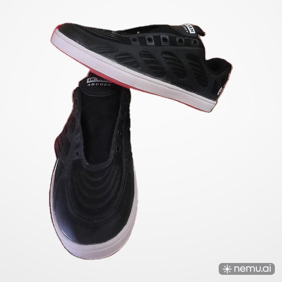 Sepatu Sneakers Hitam
