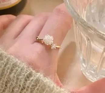 Cincin Motif Mini Rose / Wanita Aksesoris Fashion