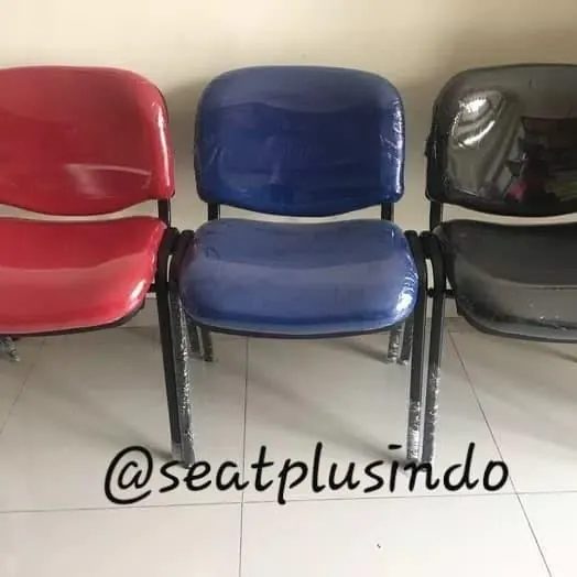 kursi kantor susun staf hadap gereja tunggu