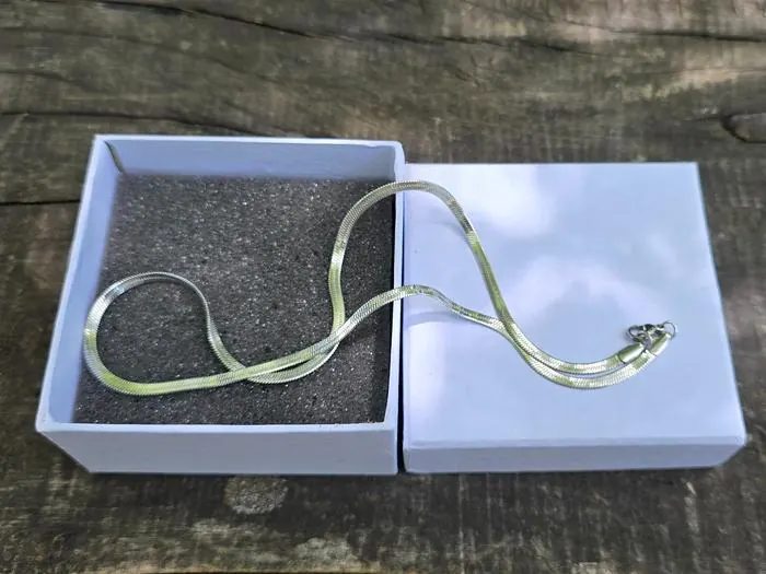 Safarellea - Kalung Titanium Gepeng Pria Wanita