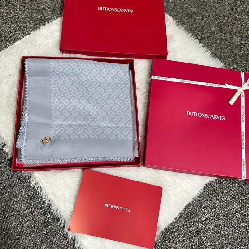 Buttonscarves miror with box