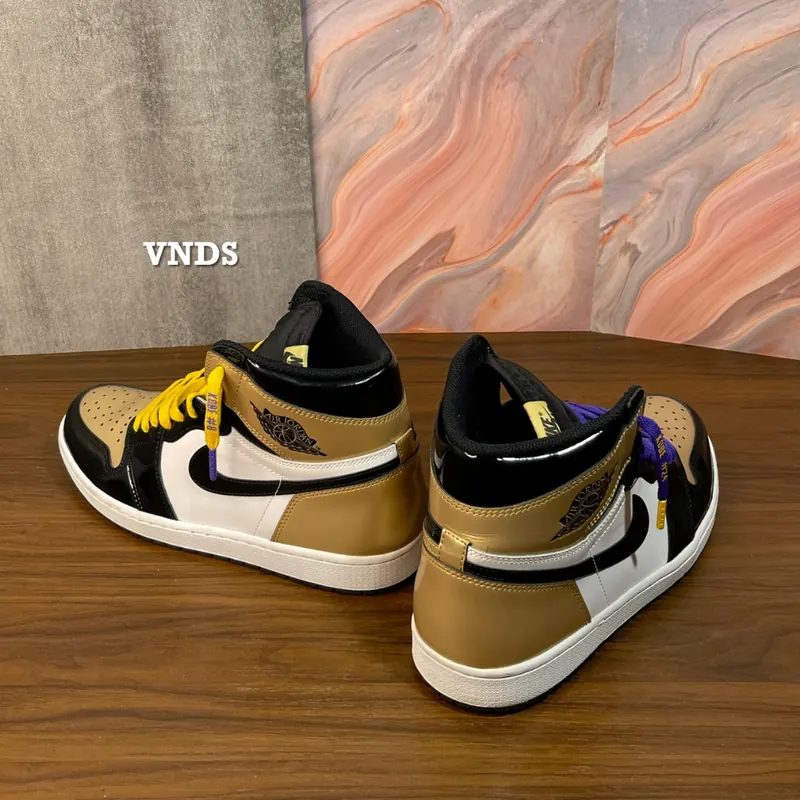 VNDS AIR JORDAN 1 HIGH GOLD TOE, SZ 45