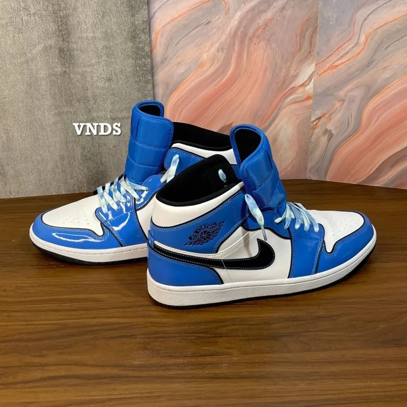 VNDS AIR JORDAN 1 MID SIGNAL BLUE BLACK, SZ 45.5