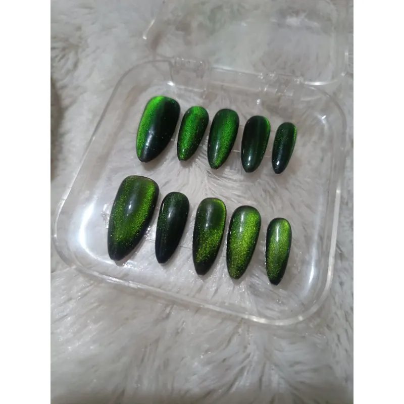 press on nail cat eye