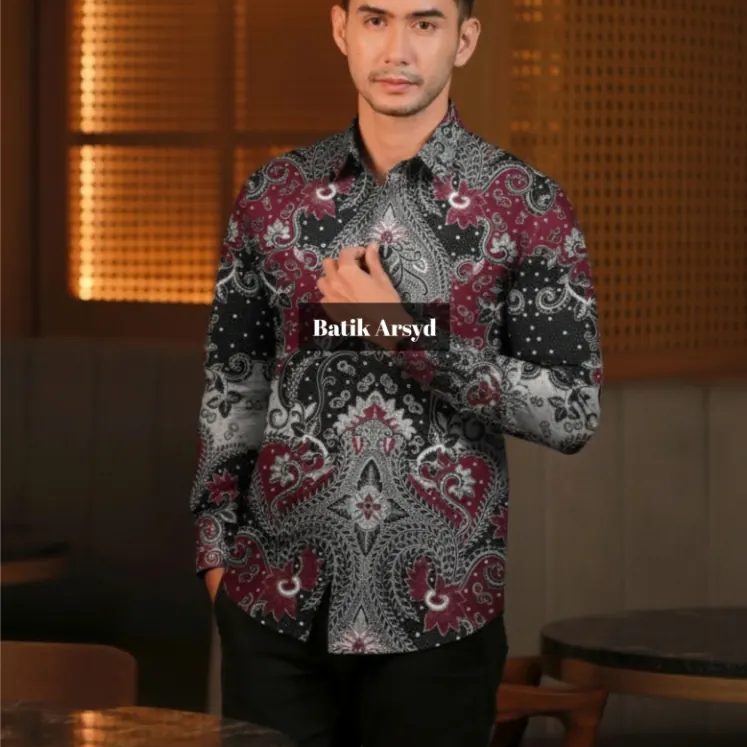 BURGUNDY NISTAVAN Kemeja Batik Pria Solo Motif Lengan Panjang Bahan Katun Lapis Furing