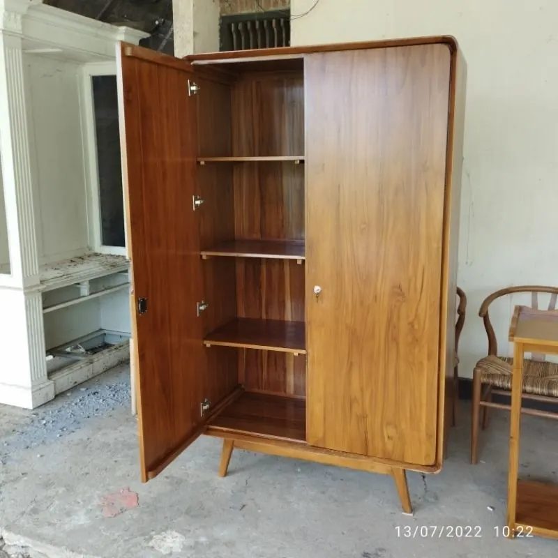 Lemari Pakaian Retro Kayu Jati