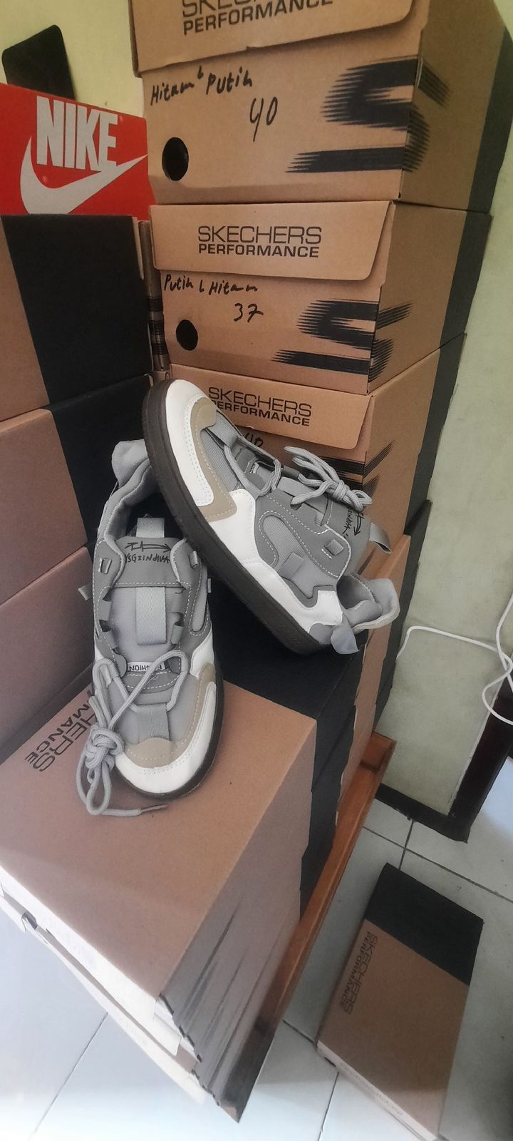 Sepatu Fashion Putih