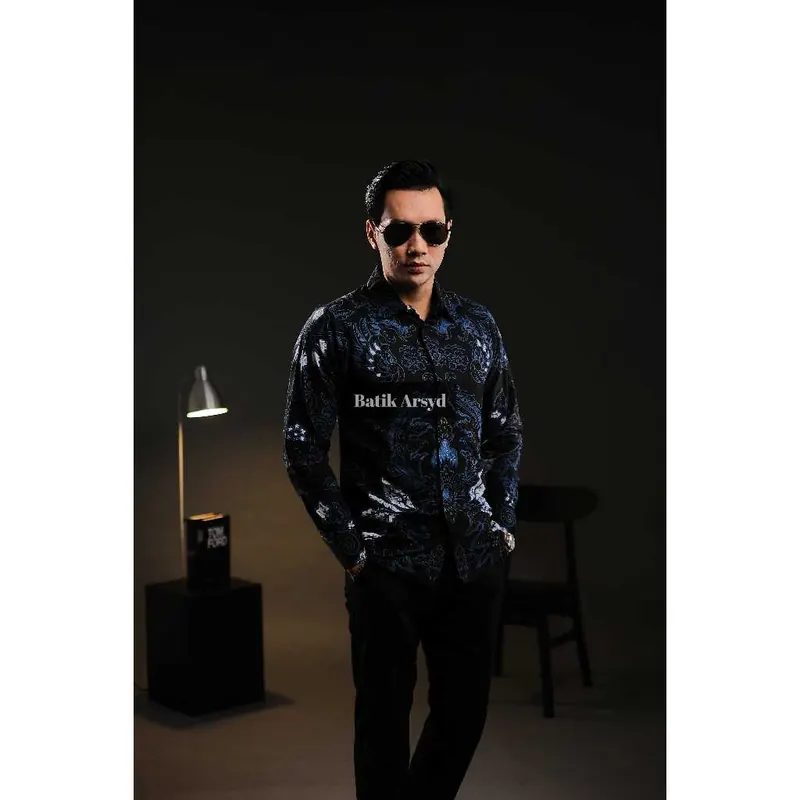 BIRU MAHKOTA Kemeja Batik Pria Solo Lengan Panjang Motif Bahan Katun Lapis Furing Adem