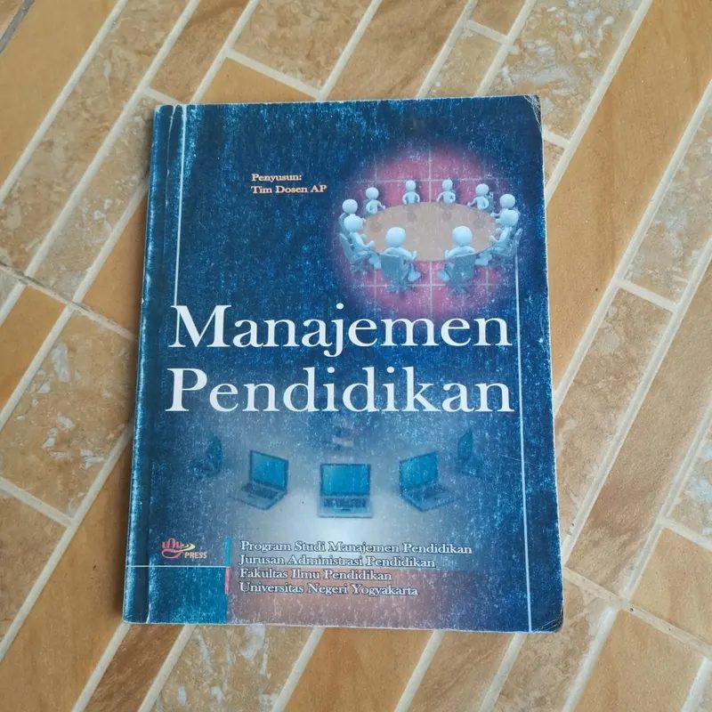 A761. Buku Deskripsi Karya Kolektif Dosen UNY Judul Manajemen Pendidikan Preloved