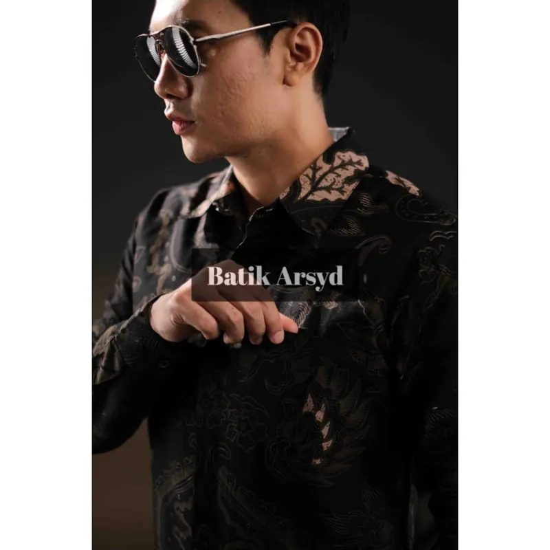 MAHKOTA HITAM Kemeja Batik Pria Solo Lengan Panjang Bahan Katun Lapis Furing Adem Nyaman