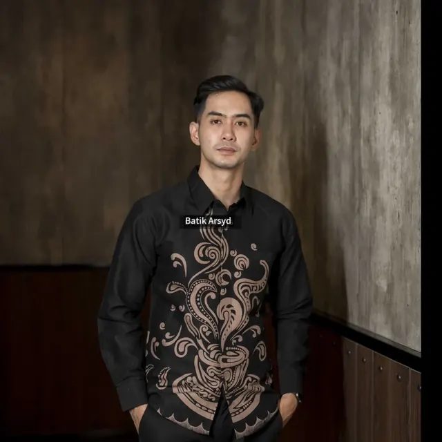 KOPI HITAM Kemeja Batik Pria Solo Lengan Panjang Motif Bahan Katun Lapis Furing Adem